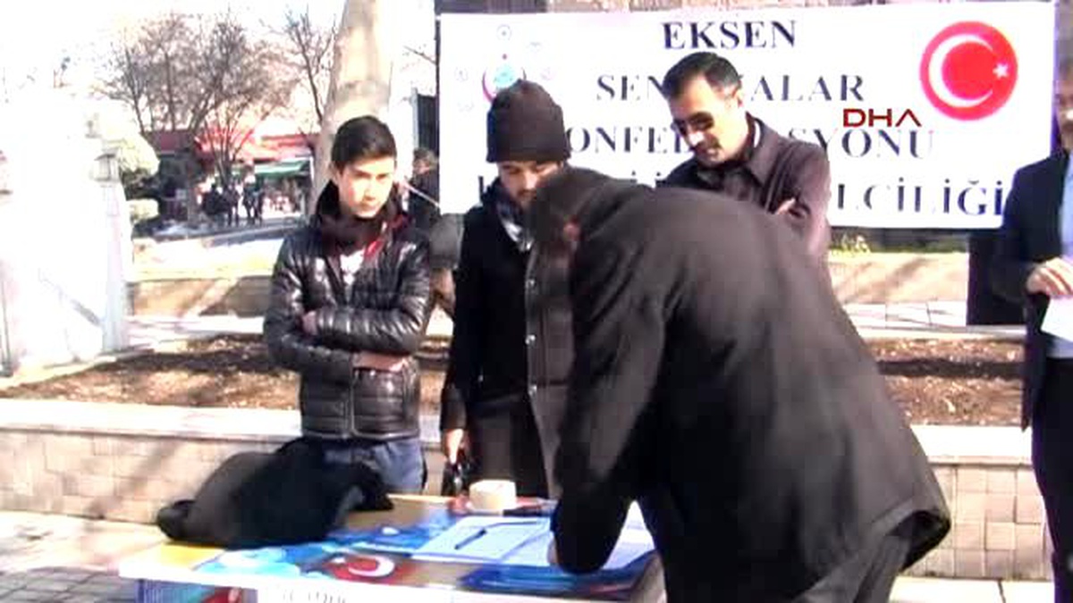 Kayseri?de \'Cuma Namazına Saat Ayarı Yapılsın\' Eylemi