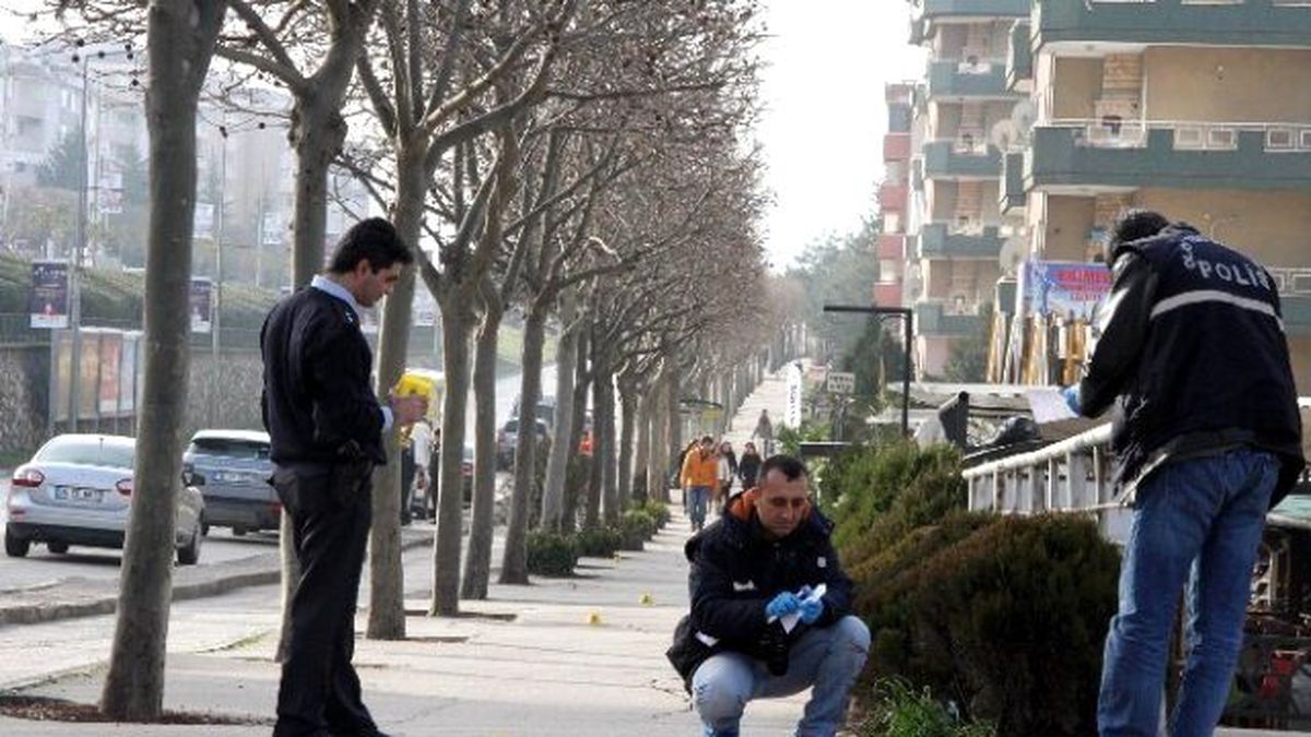 Kendisini Kapalı Olan Mekana Almayan Bekçiyi Bıçakladı