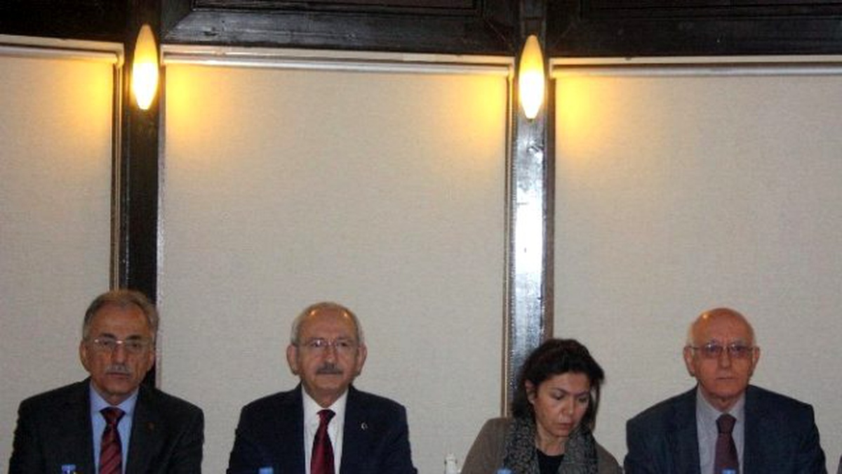 Kılıçdaroğlu, "Sosyal Politikalar ve Yoksullukla Mücadele" Toplantısına Katıldı