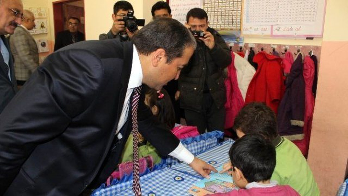 Kocasinan Kaymakamı Candan, Öğrencilere Karnelerini Verdi
