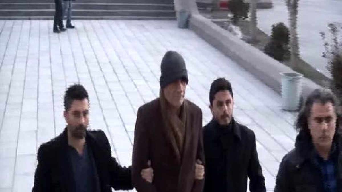 Komşusu Tarafından Öldürülen CHP\'li Koç\'un Sekreterinin Öğretmen Eşi Son Yolculuğuna Uğurlandı (2)