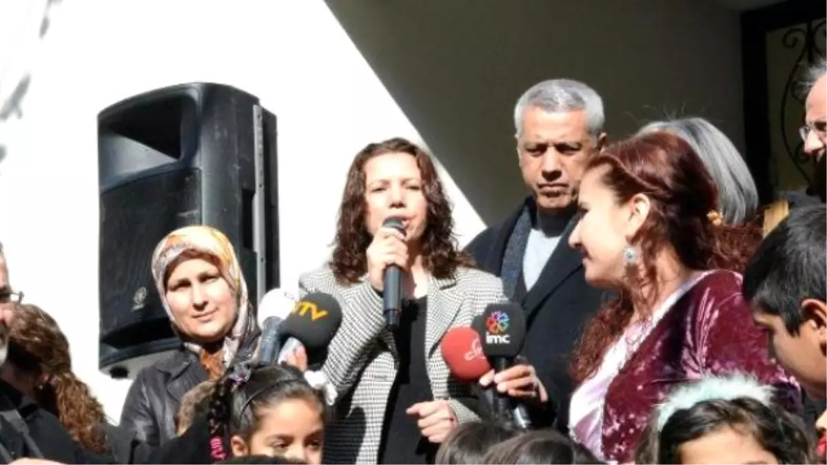 Kürtçe Okulda İlk Karne Sevinci