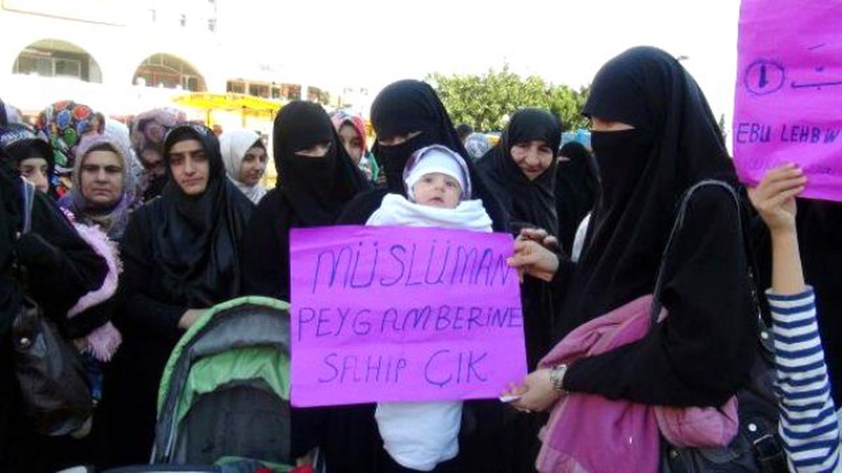 Mersin\'de Charlie Hebdo Protestosu