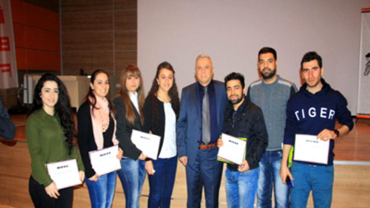 Öğrenciler Sertifikalarını Aldı