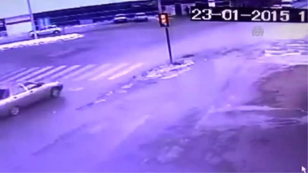 Otomobiller Çarpıştı: 1 Yaralı