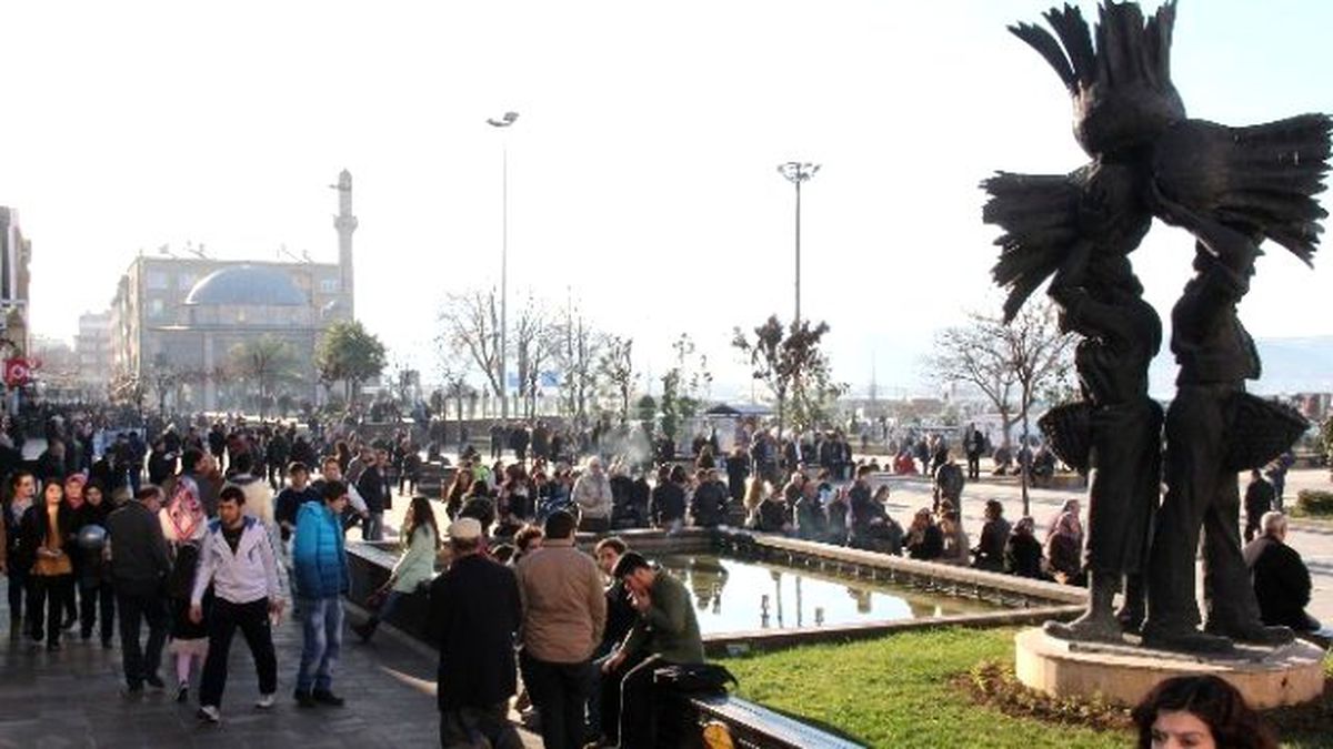 Park ve Meydanlar Dolup Taştı