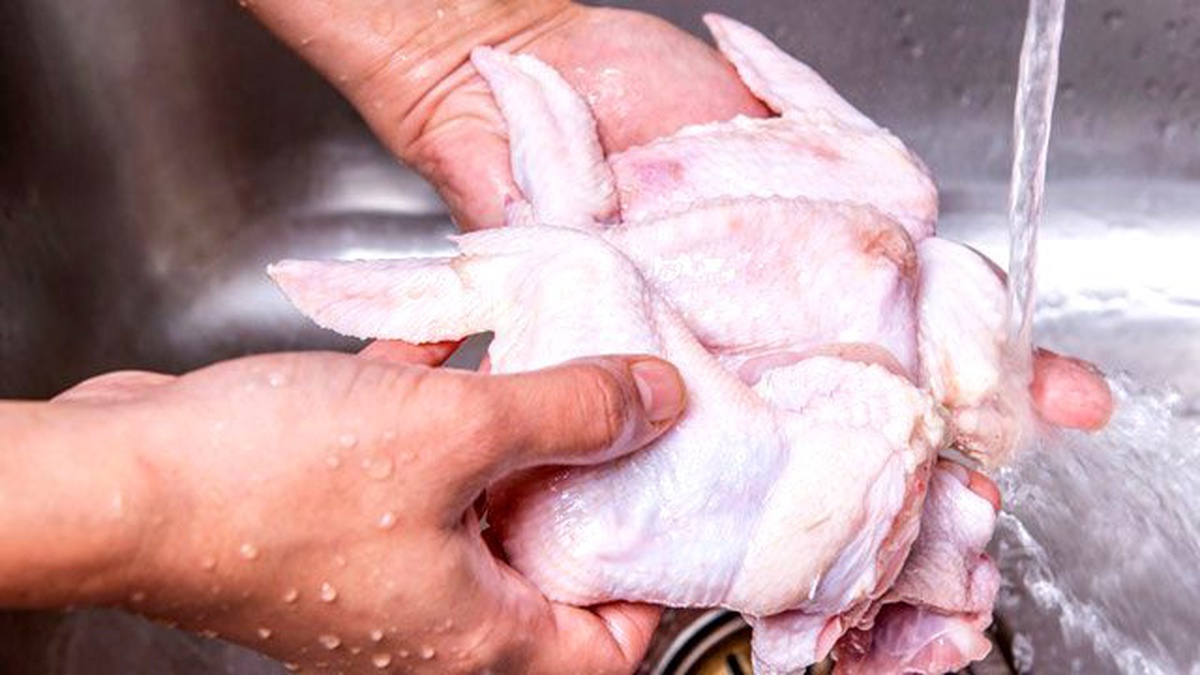 Pişirmeden Önce Tavuğu Sakın Yıkamayın