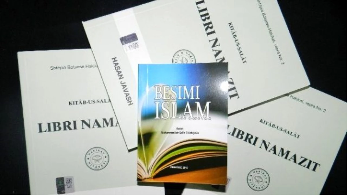 Priştine\'de İslam\'ı Anlatan Kitapçıklar Dağıtıldı