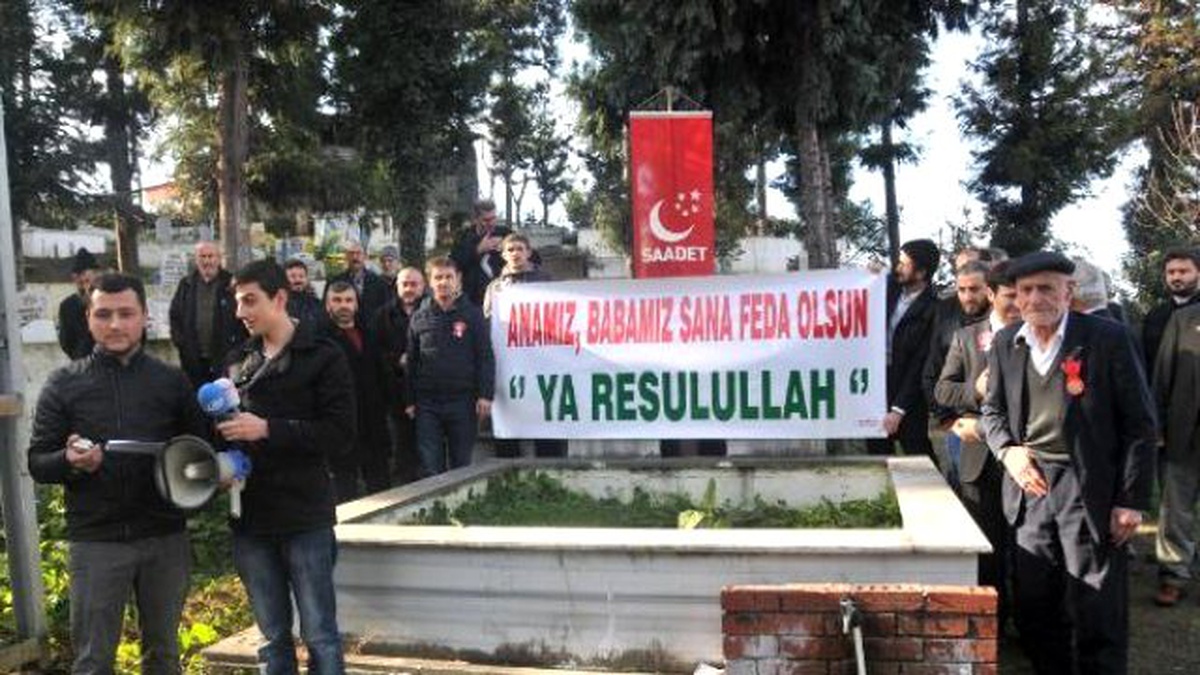 Peygambere Hakarete Mezarlıkta Protesto