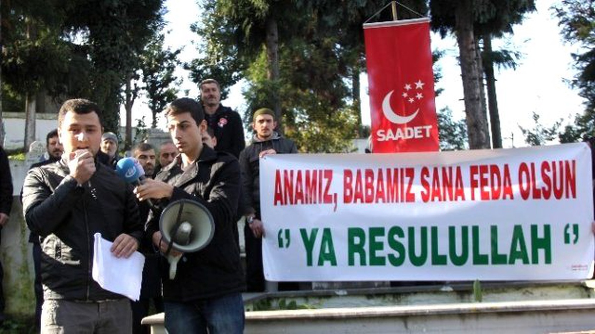 Saadet Partisi\'nden Mezarlıkta Basın Açıklaması