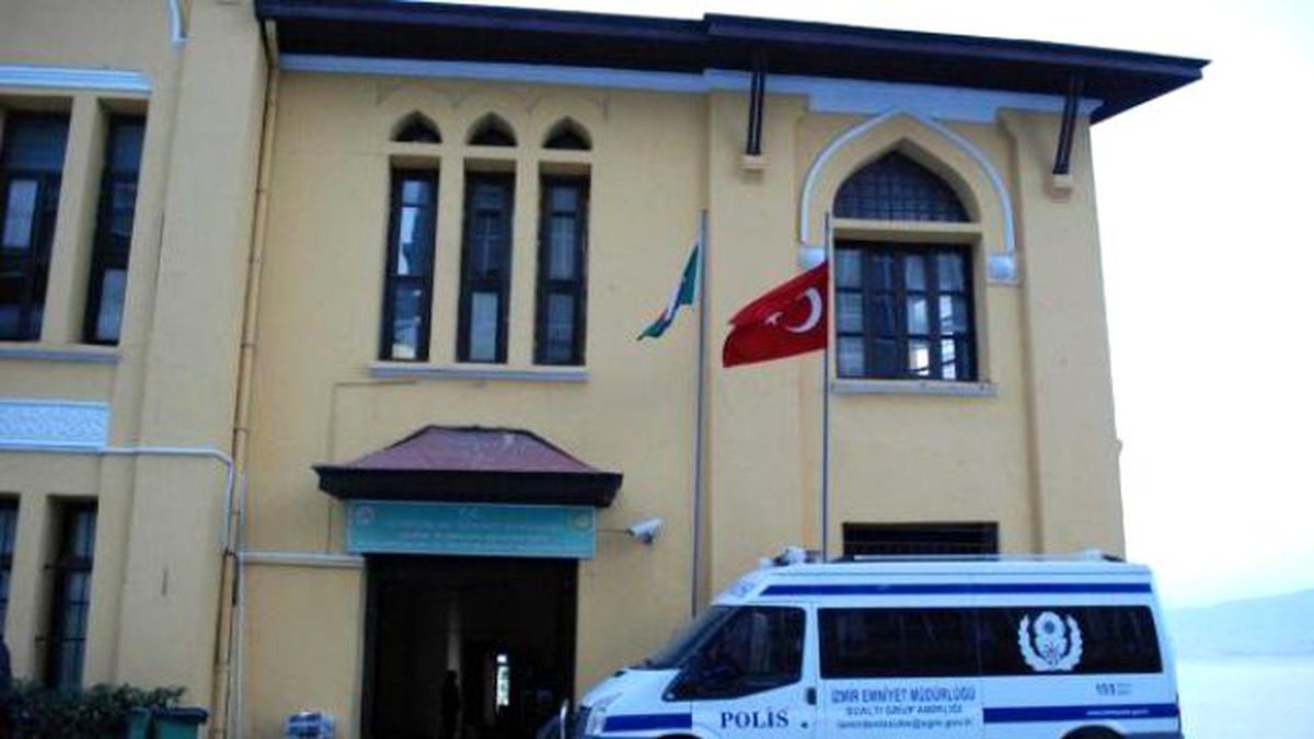 Sahilde Otururken Denize Düşüp Öldü