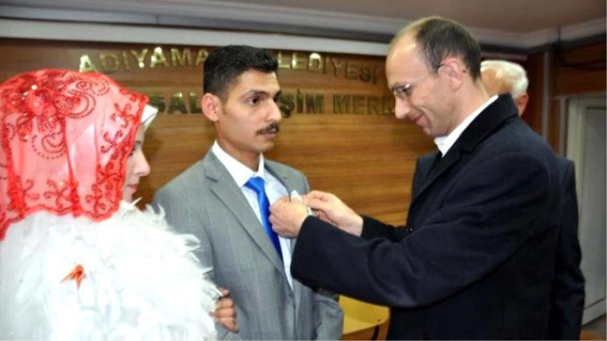 Savaştan Kaçan Suriyeli Çift, Tanıştıkları Adıyaman\'da Evlendiler