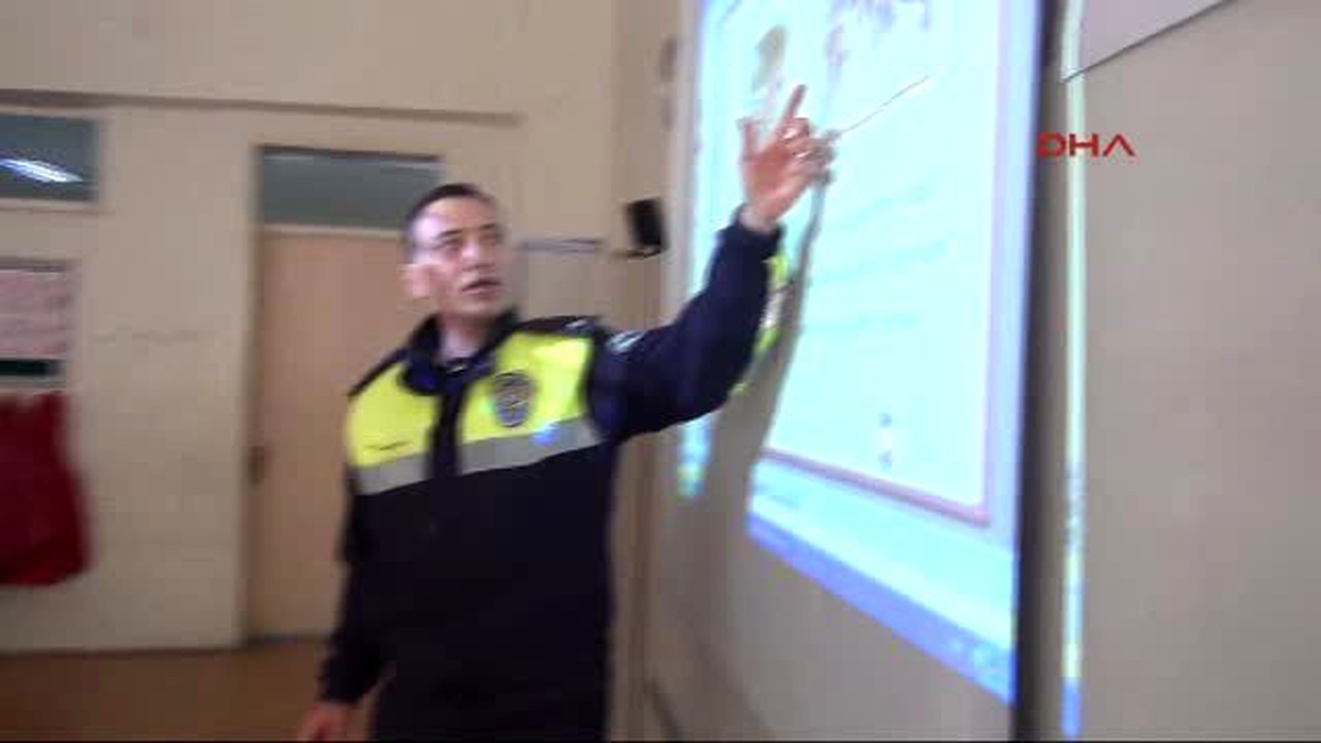 Sivas Trafik Polislerinden Öğrencilere Yarı Yıl Uyarısı