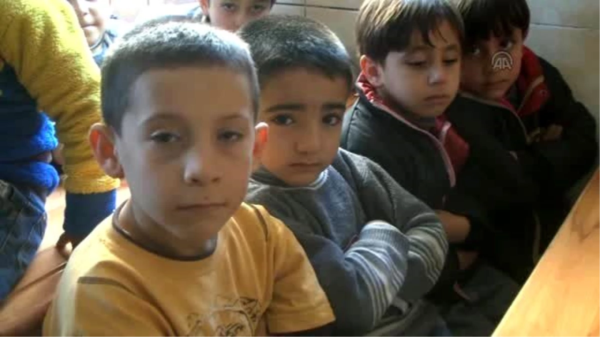 Suriyeli Çocukların Karne Sevinci