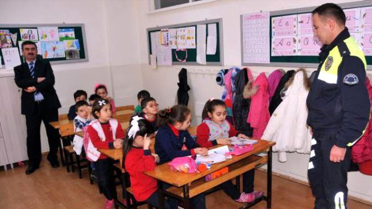 Trafik Polislerinden Öğrencilere Yarı Yıl Uyarısı