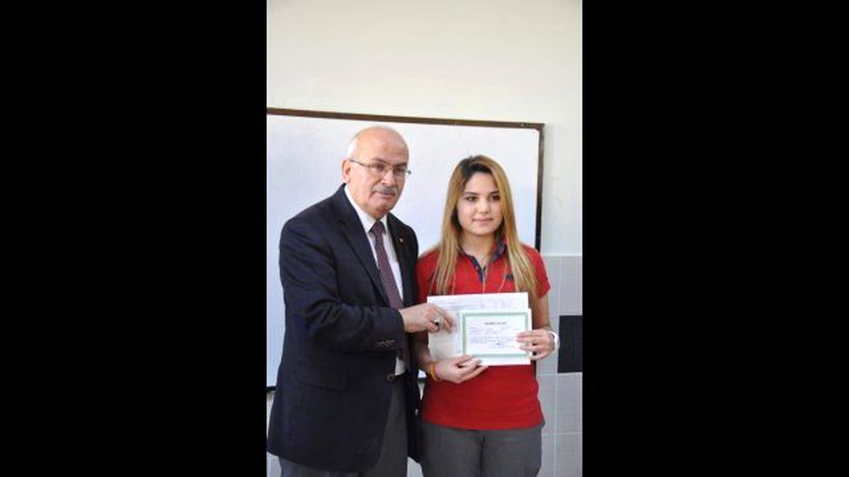 Ürgüp\'te Öğrencilere Karnelerini Kaymakam Balcı ve Belediye Başkanı Yıldız Dağıttı