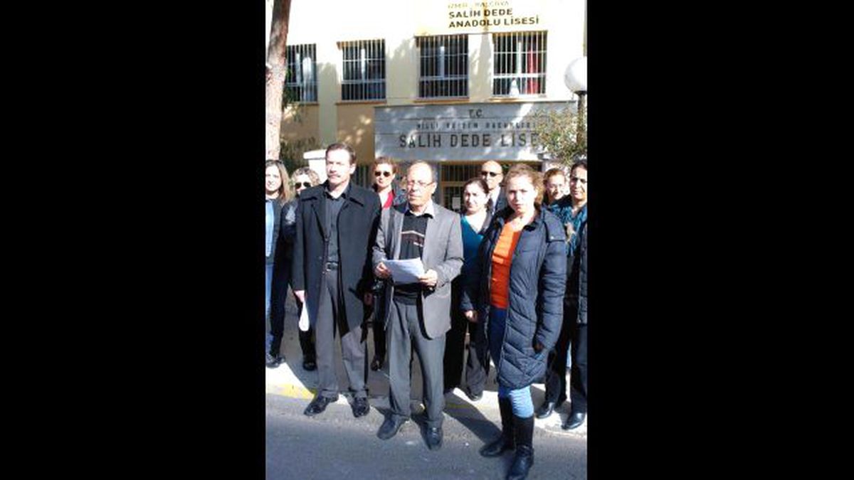 Velilerden Okul Önünde Tepki Açıklaması