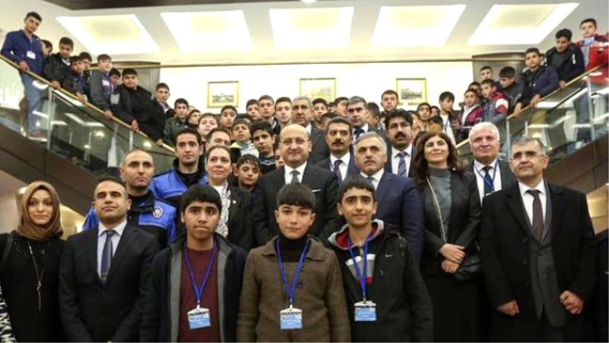 Yalçın Akdoğan, \'Ali Gaffar\' ve \'Gaffar Okan\' İsimli 102 Diyarbakırlı Çocuğu Kabul Etti