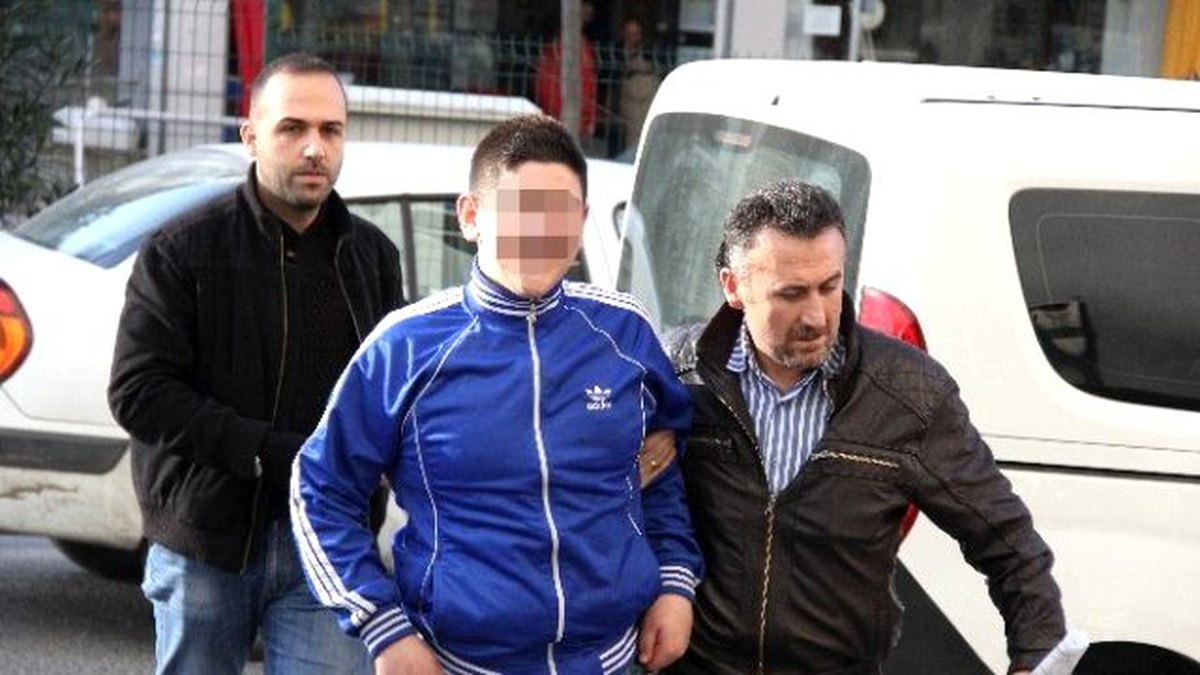 Yan Bakma Yüzünden 2 Kardeşi Bıçakladı