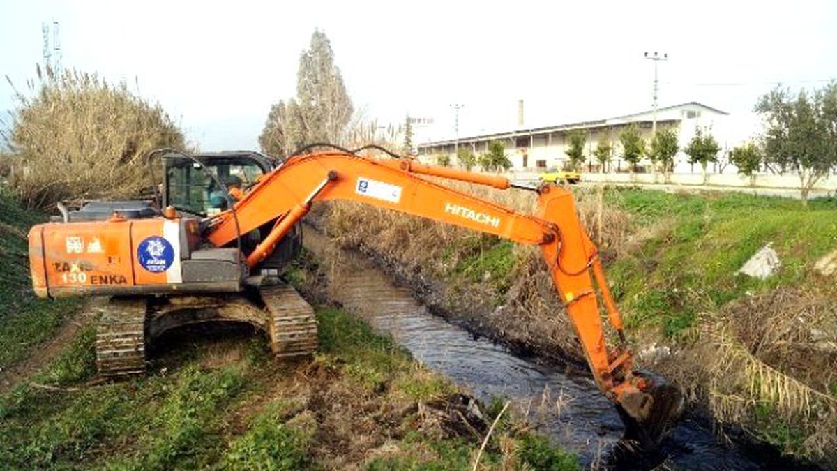 Aski Nazilli\'de Kanal Temizliyor