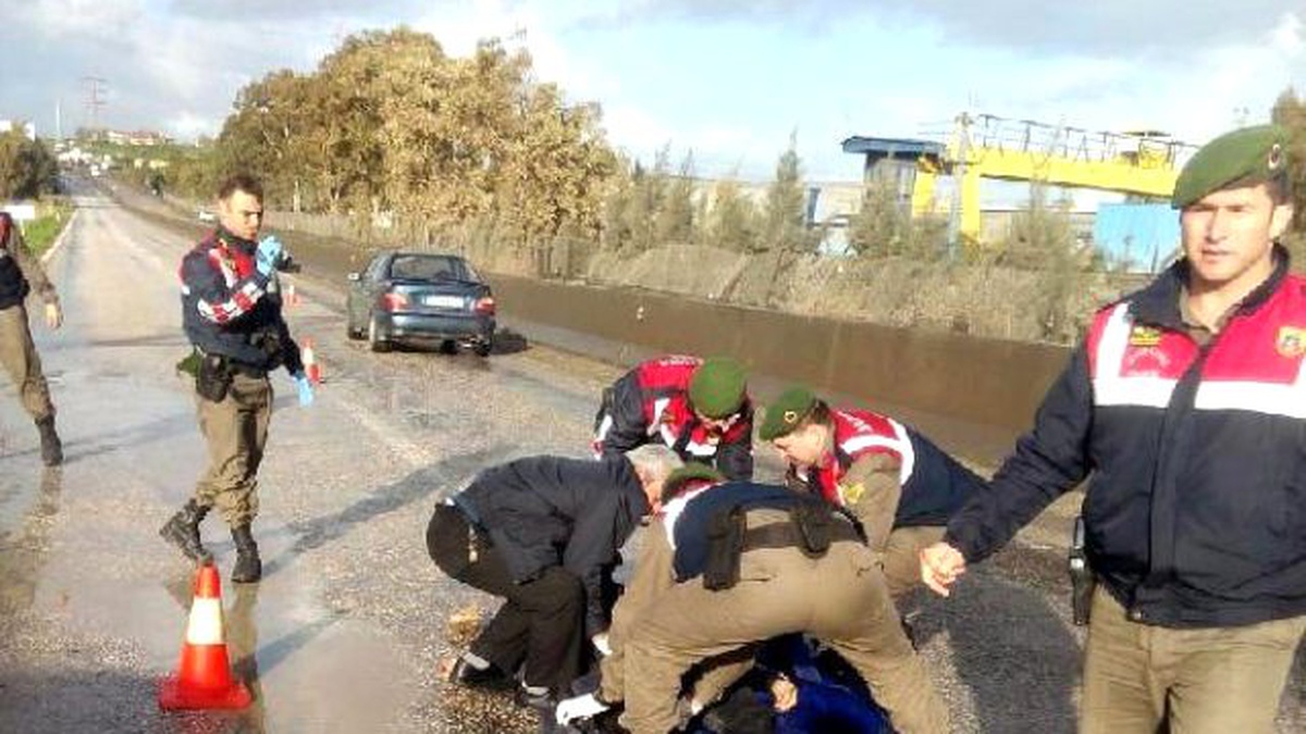 Sürücüyü Şemsiye ile Motosikletli Yolculuğu Canından Etti!