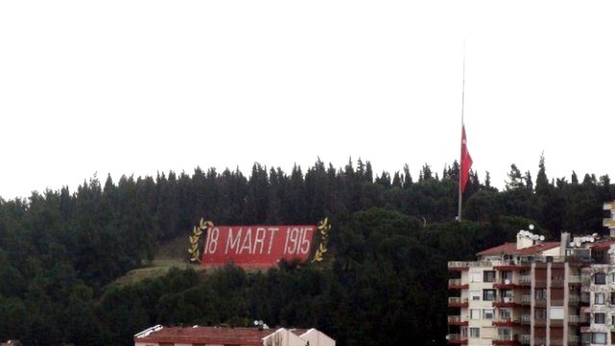 Çanakkale\'de Bayraklar Yarıya İndirildi