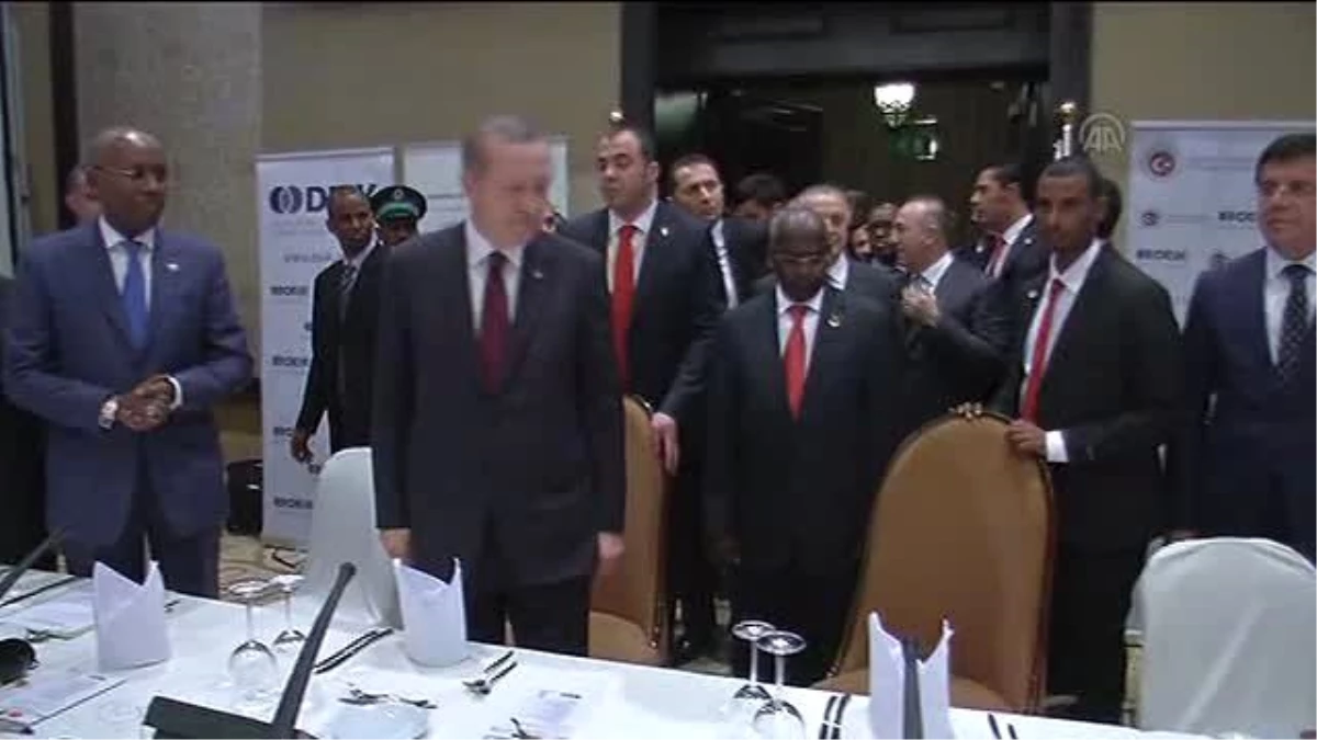 Cumhurbaşkanı Erdoğan, "Emine" ve "Erdoğan" İsimli Çocukları Sevdi