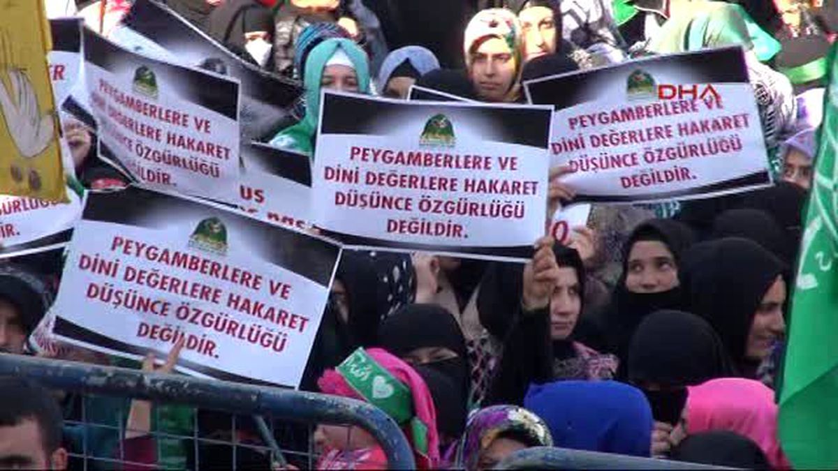 Diyarbakır\'da 100 Bin Kişi Charlie Hebdo\'yu Protesto Etti, \'Yaşasın Hizbullah\' Sloganı Attı -2 Son