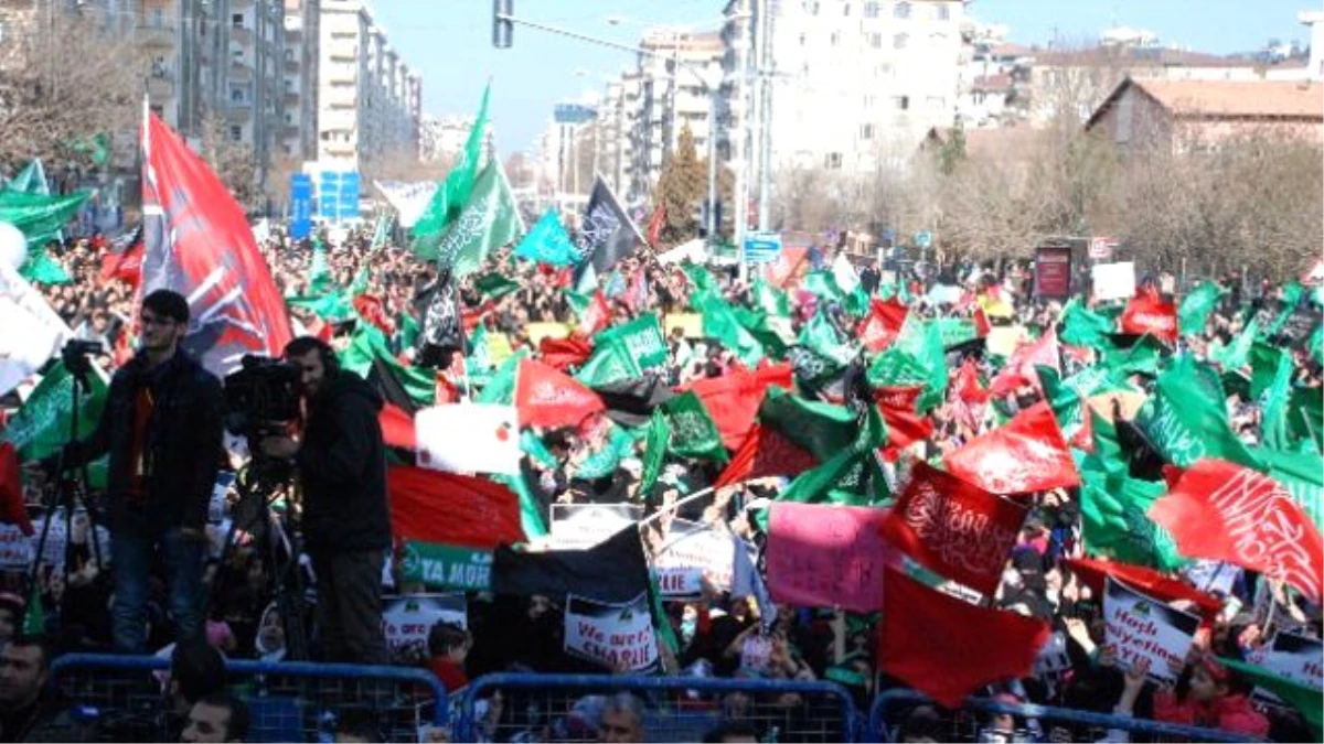 Diyarbakır\'da 100 Bin Kişi Charlie Hebdo\'yu Protesto Etti