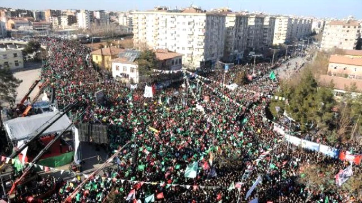 Diyarbakır\'da \'Peygambere Saygı\' Mitingine 100 Bin Kişi Katıldı