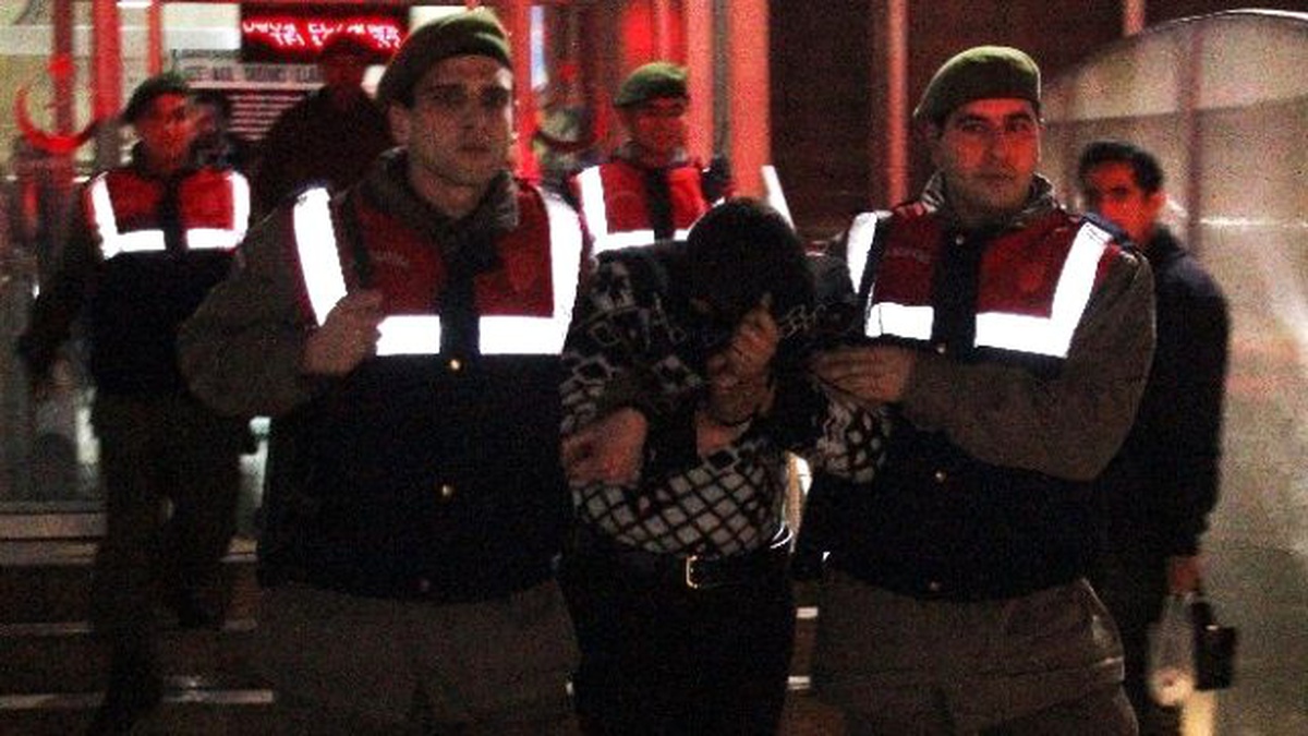 Ege Bölgesi\'nin Azılı Dolandırıcısı Yakalandı
