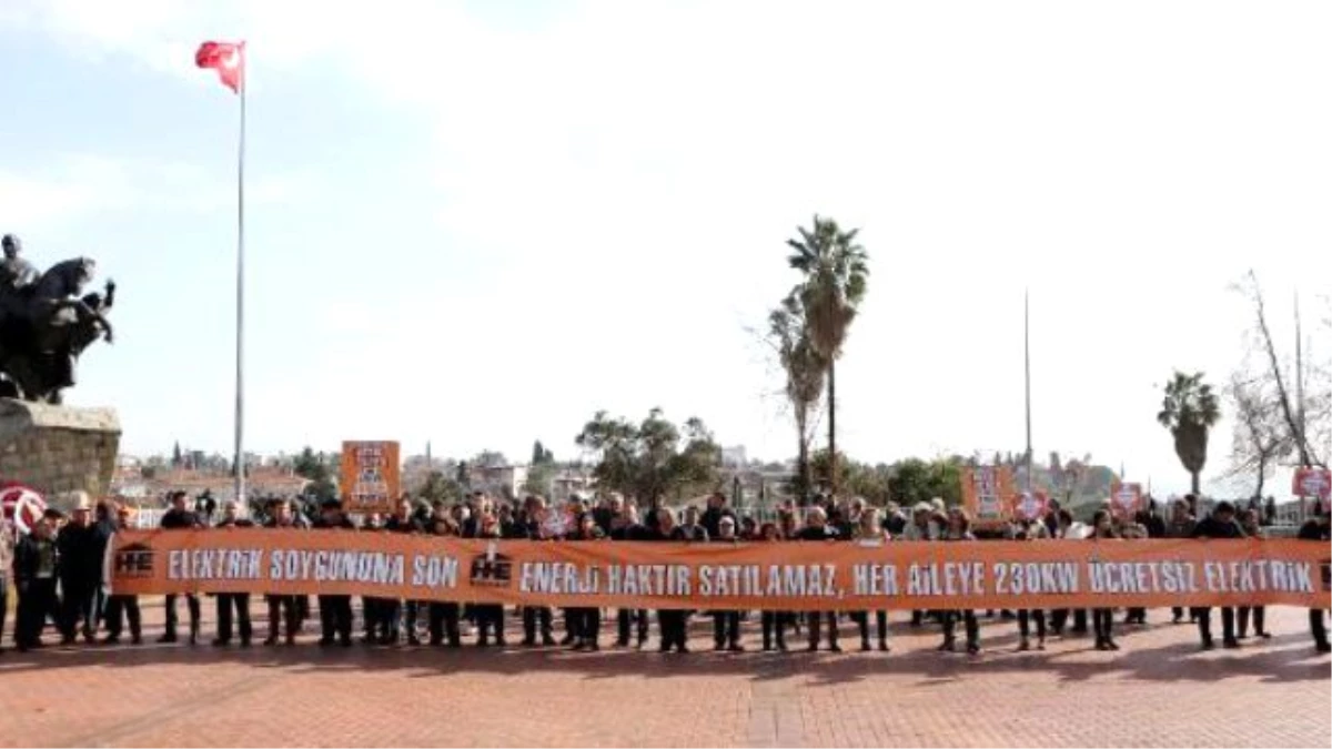 Enerji Firmasına 15 Metre Pankartlı Protesto