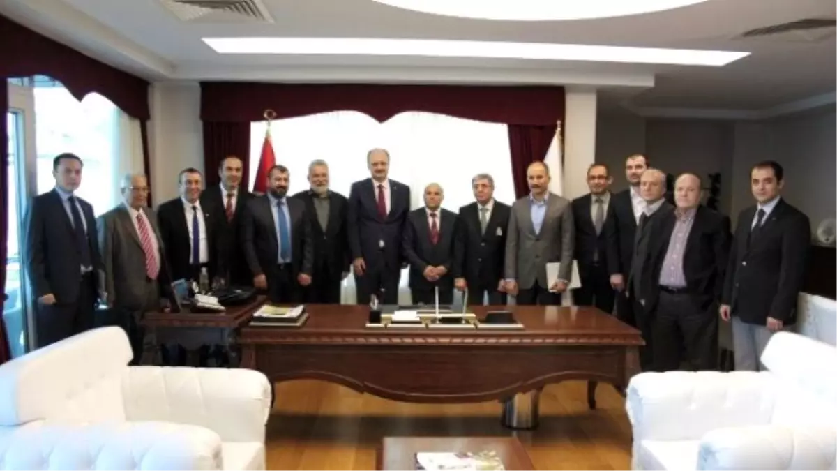 Gazetecilerle Rektör Akhan Toplantıda Buluştu