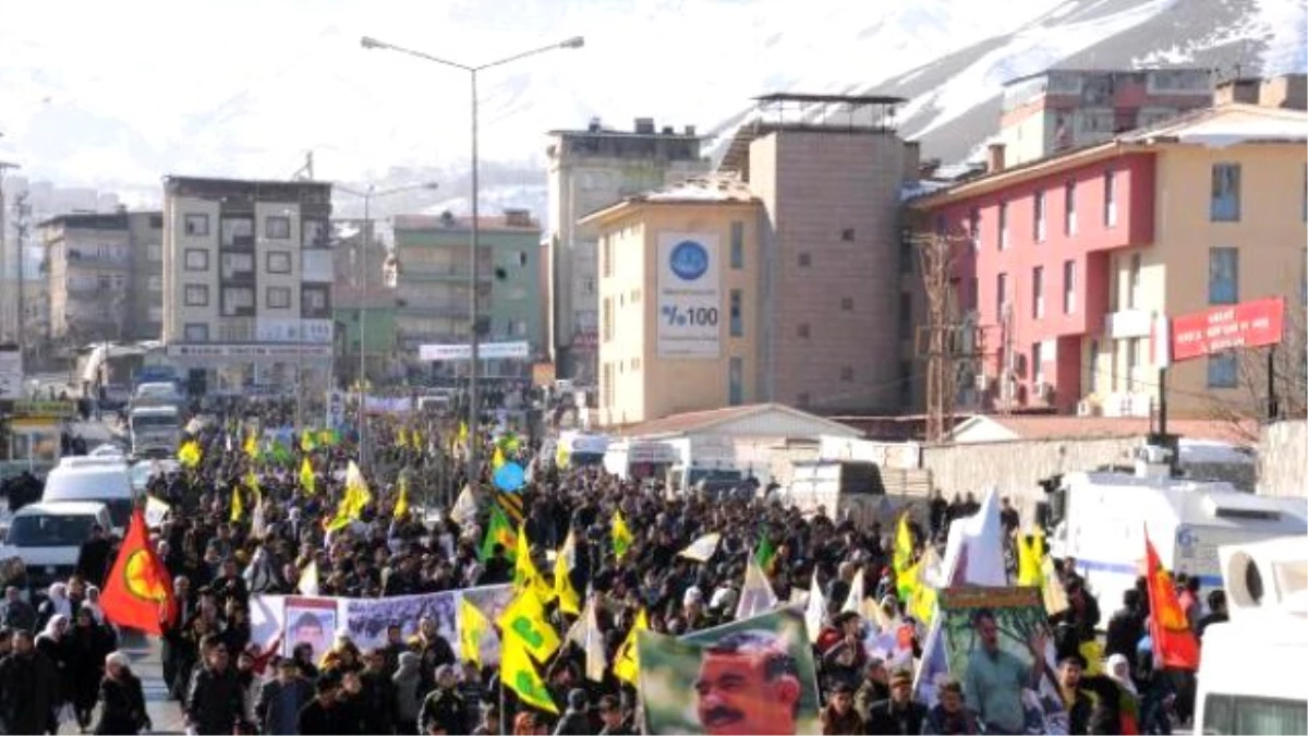 Hakkari\'de Öcalan\'a Özgürlük Yürüyüşü