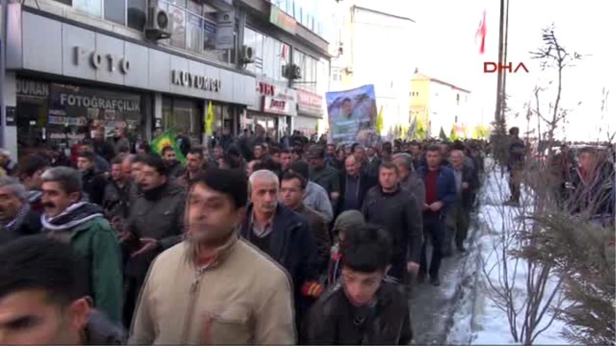 Hakkari\'de Öcalan\'a Özgürlük Yürüyüşü