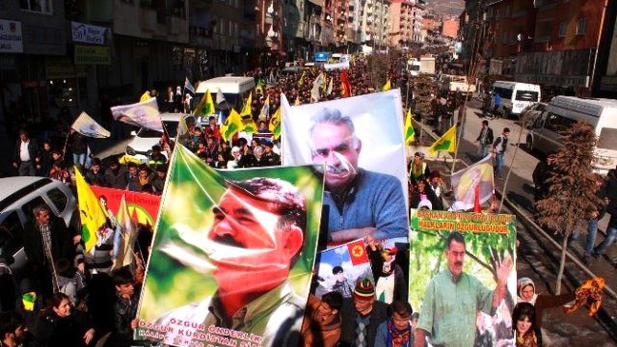 Hakkari\'de "Öcalan İçin Özgürlük" Yürüyüşü Düzenlendi