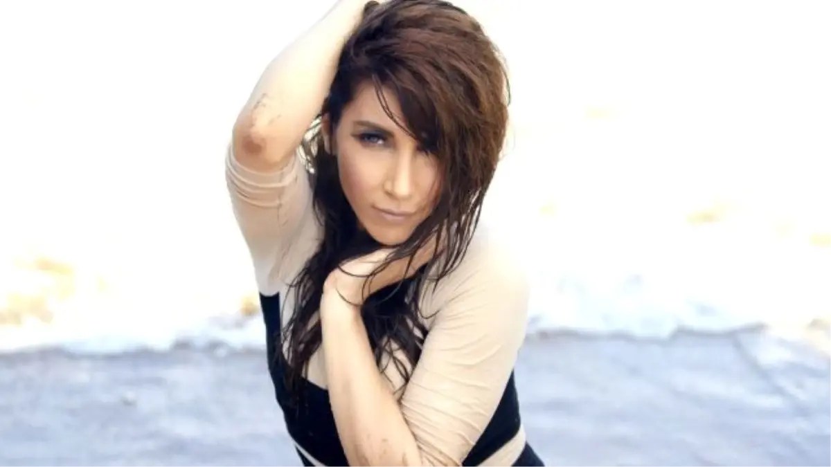 Hande Yener\'in Evindeki Gizemli Adam: Beni Allah Gönderdi