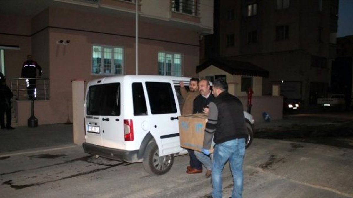 Gemlik\'te Kargo Kolisinden Kaçak Sigara Çıktı