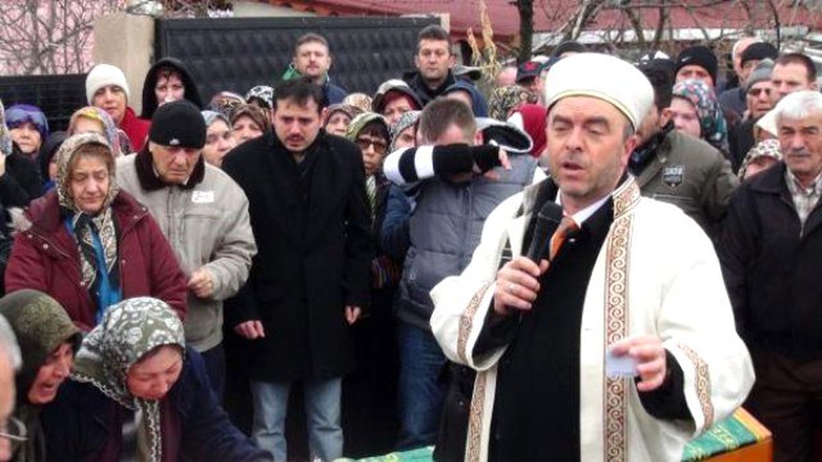 Liseli Duygu Toprağa Verildi