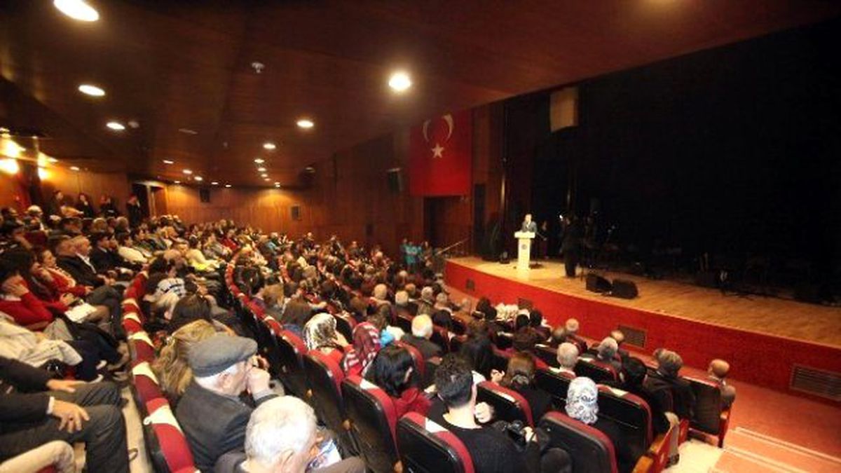 Nebil Özgentürk Gözyaşlarını Tutamadı