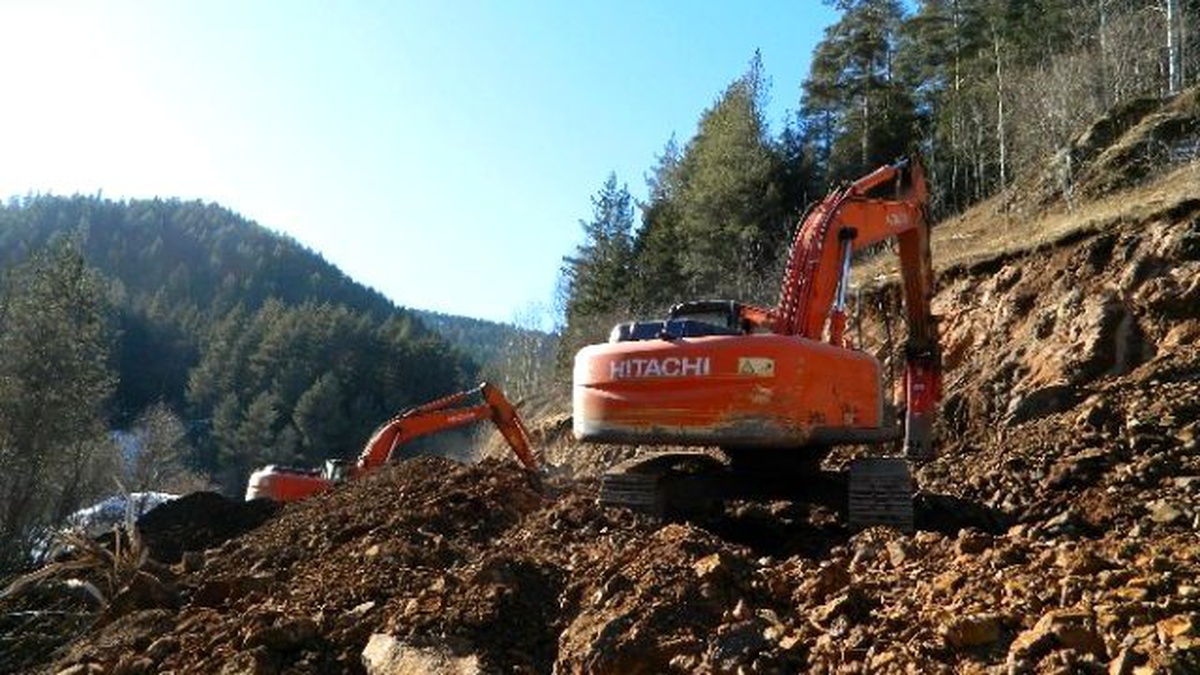 Posof\'ta Kar Çalışması Değil Yol Çalışması Yapılıyor