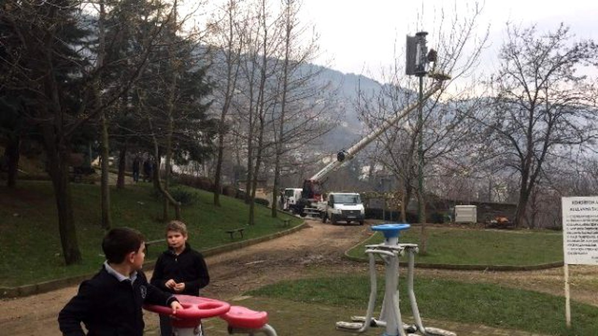 Tepkilere Rağmen Çocuk Parkına Baz İstasyonu Kuruldu