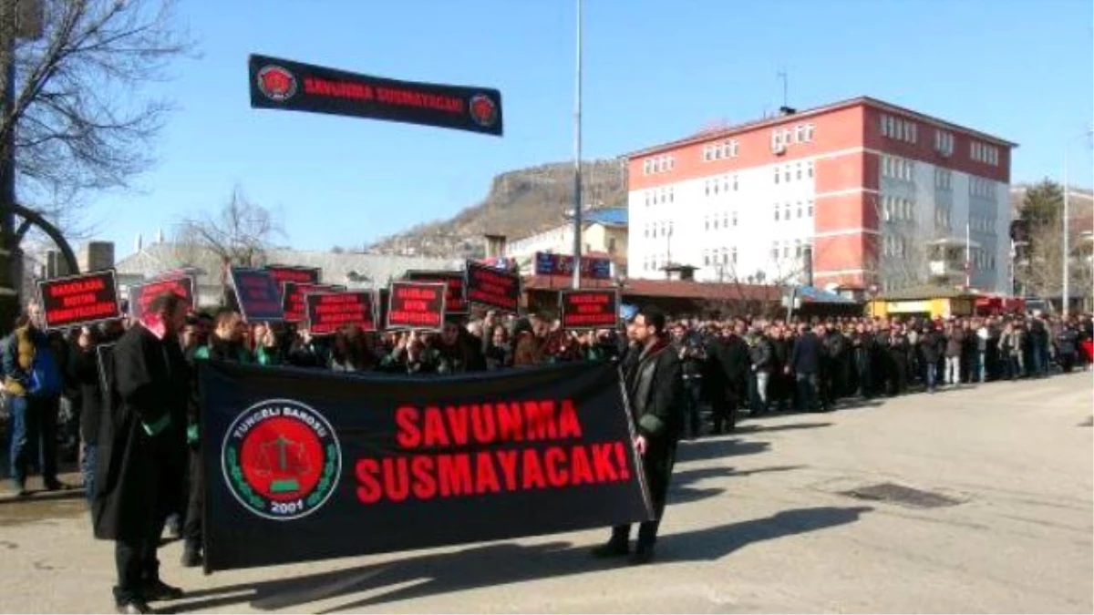 Tunceli\'de, Baro Başkanı\'na Hapis Cezasına Protesto