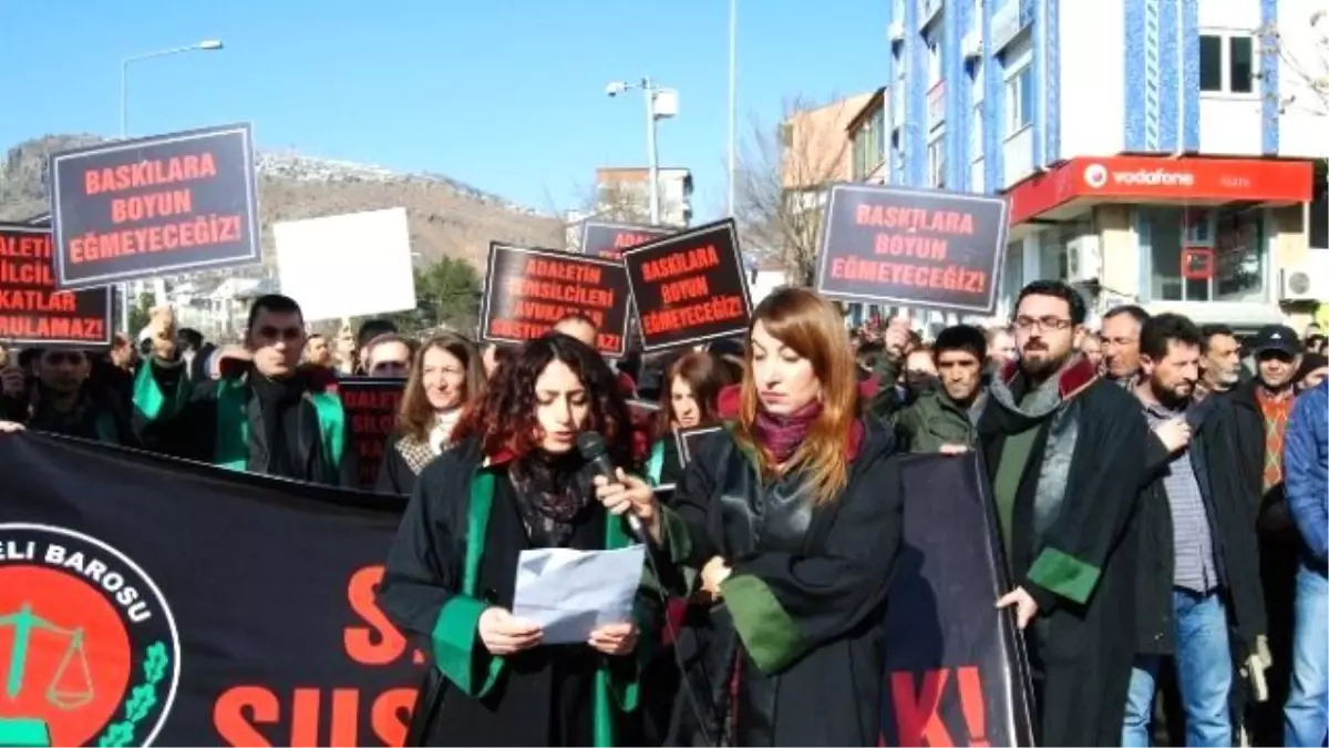 Tunceli\'de Hapis Cezası Verilen Baro Başkanı İçin Yürüyüş Yapıldı