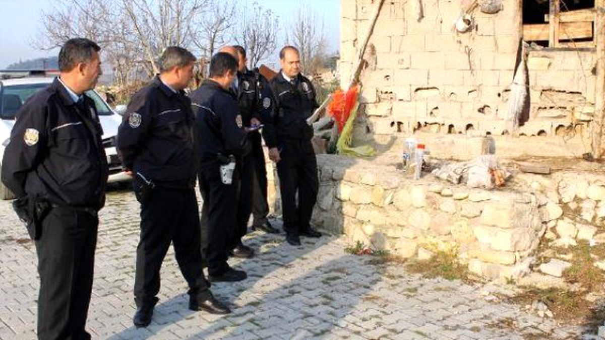 Üzerine Benzin Döken Kadın Kendini Yaktı