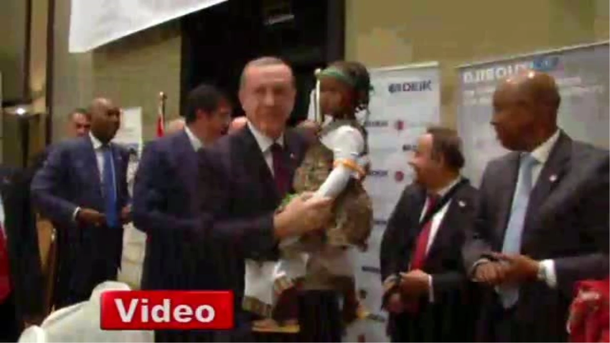 Erdoğan Somali\'de Çocuk Sevdi