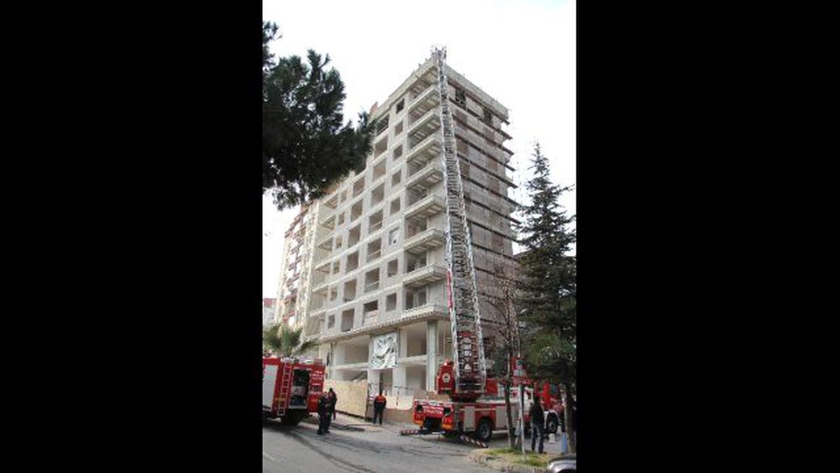 İnşaatın Çatısında Yangın Çıktı