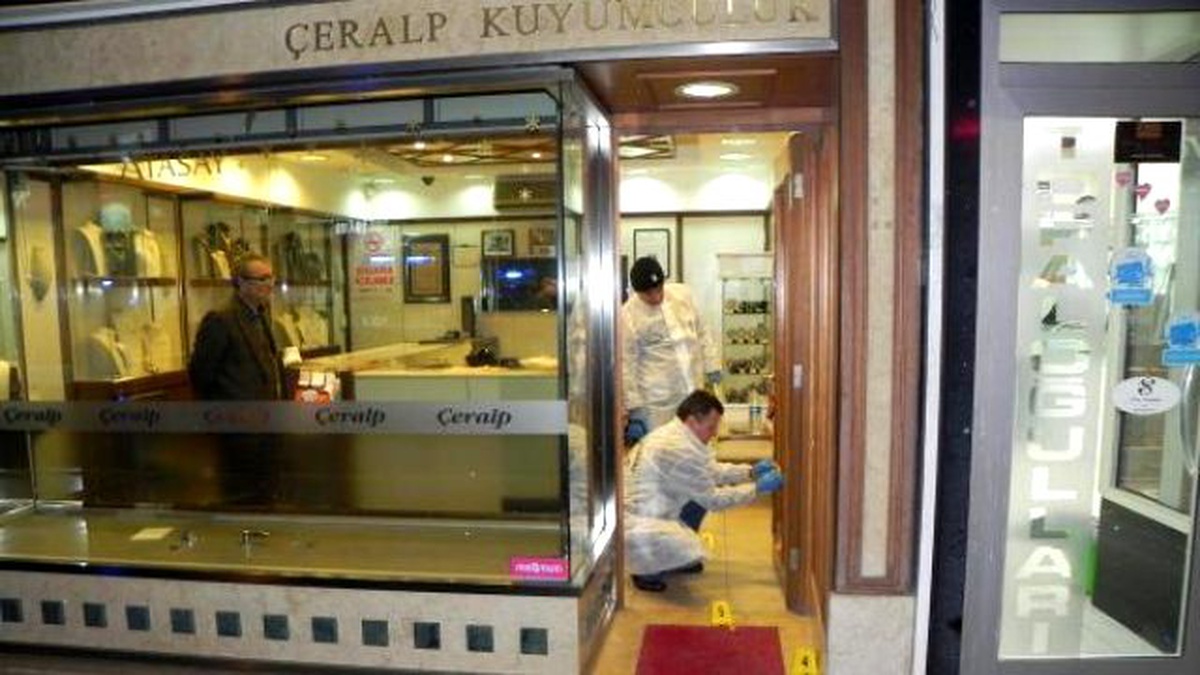 Lüleburgaz\'da Film Gibi Kuyumcu Soygunu