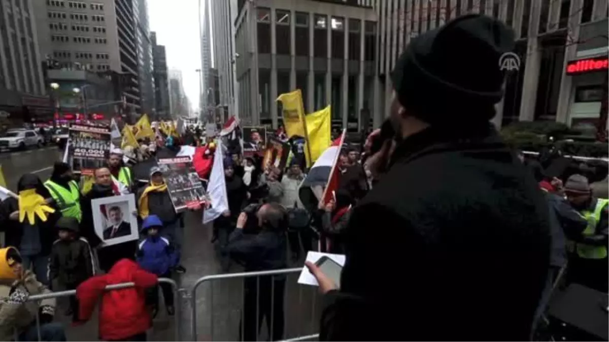 Mısır\'daki Darbe New York\'ta Protesto Edildi