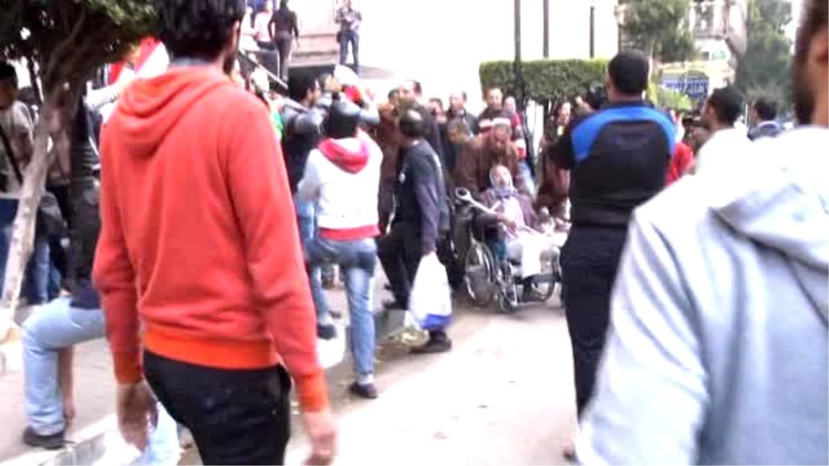 Mısır\'ın Gazeteciler Sendikası Önünde Protesto Gösterisi Düzenlendi